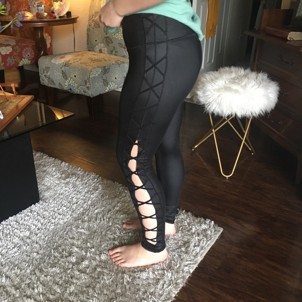 Ultra sexy Victoria Secret workout pants. Sz M